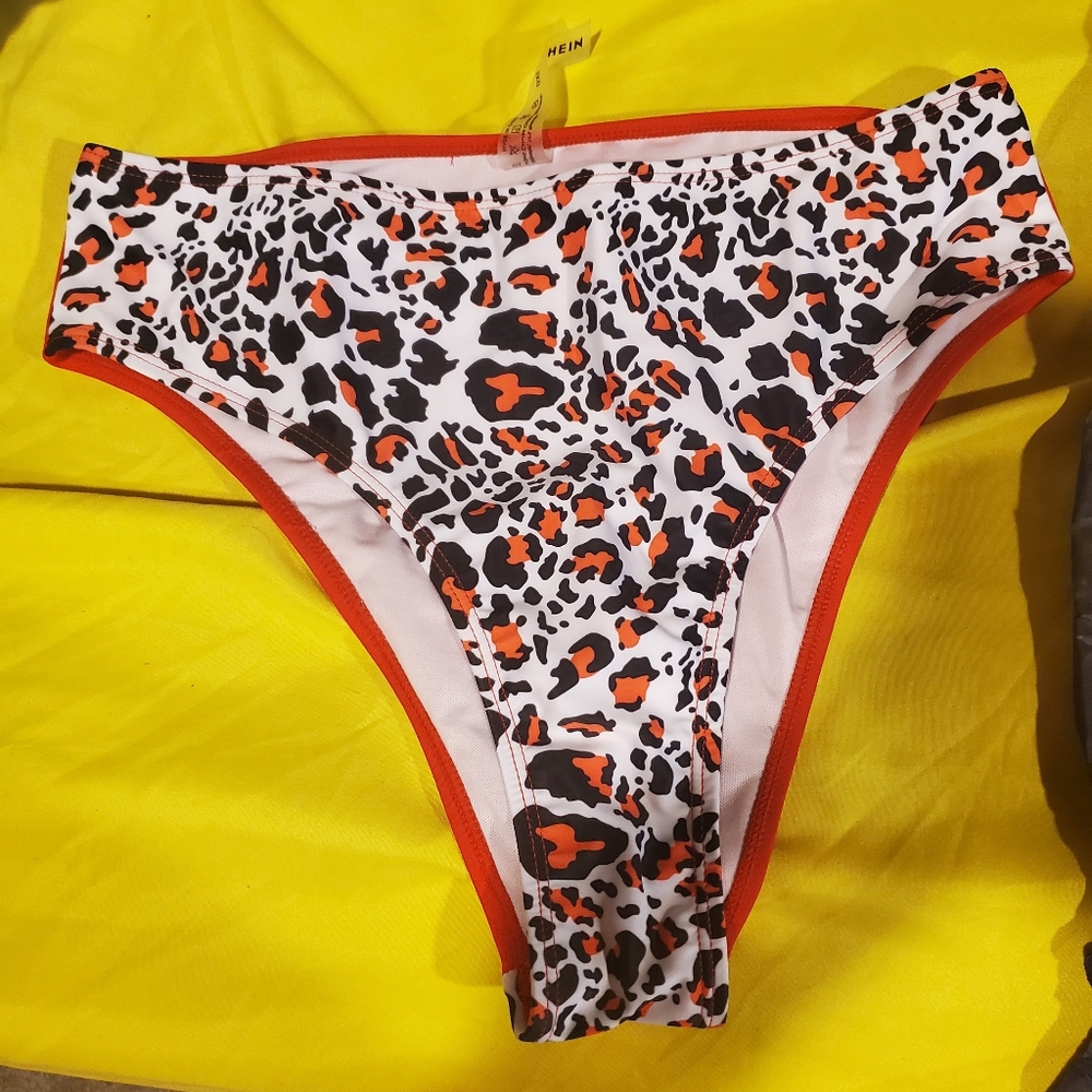 Red leopard bikini - Picture 2 of 4